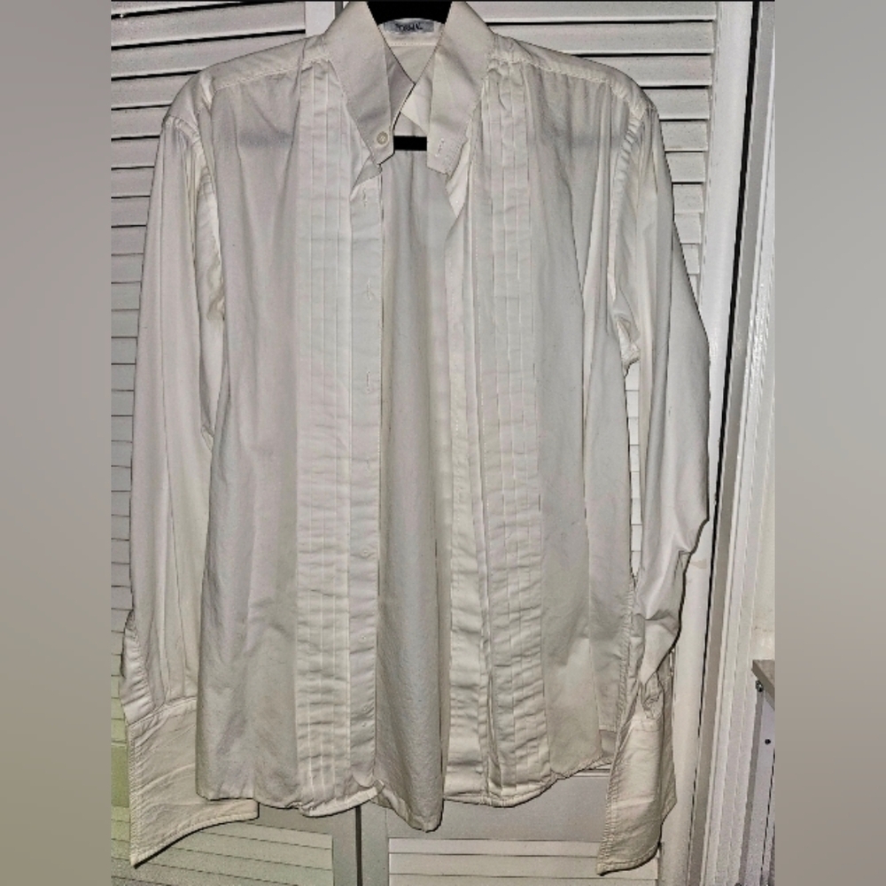 Men’s white formal dress shirt by Joseph & Feiss